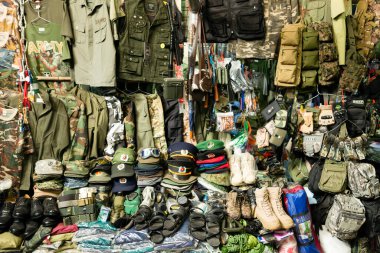 Ho Chi Minh City, Vietnam - 12 Ocak 2016: Dan Sinh Pazarı (Cho Dan Sinh) Savaş Fazlası Pazarı olarak da bilinir. Amerikan pazarı Ho Chi Minh City, Vietnam 'da bir pazardır.. 