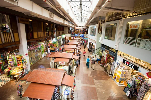 Kuala Lumpur, Malezya - 26 Ocak 2017: Kuala Lumpur 'un kalbinde yer alan Malezya Merkez Pazarı, sanat deco cephesinin restore edildiği bir kültür mirası alanıdır..