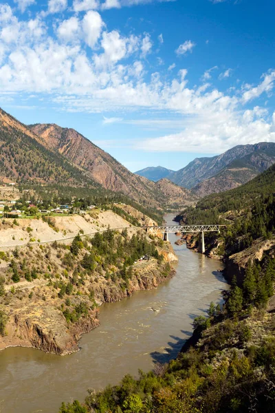 Lillooet (eski adı Cayoosh Flat), Kanada 'nın Britanya Kolumbiyası' ndaki Fraser Nehri 'nde yer alan bir topluluk..