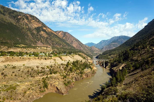 Lillooet (eski adı Cayoosh Flat), Kanada 'nın Britanya Kolumbiyası' ndaki Fraser Nehri 'nde yer alan bir topluluk..