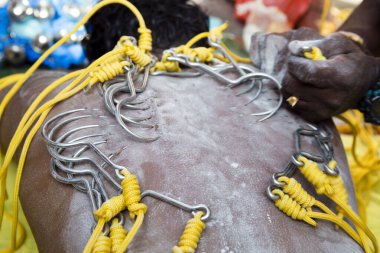 Georgetown, Penang, Malezya - 8 Şubat 2017: Hindu dindarlar, Georgetown, Penang, Malezya 'daki Thaipusam kutlamaları sırasında Hindu tanrısı Lord Muruga' nın törensel tapınmasını ve geçit törenini kutladılar..