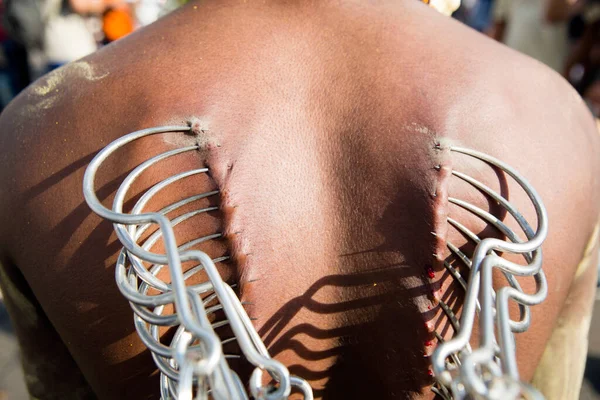 Georgetown, Penang, Malezya - 8 Şubat 2017: Hindu dindarlar, Georgetown, Penang, Malezya 'daki Thaipusam kutlamaları sırasında Hindu tanrısı Lord Muruga' nın törensel tapınmasını ve geçit törenini kutladılar..