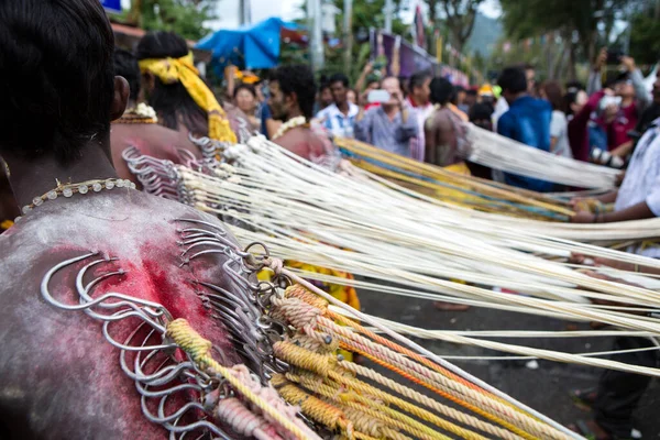 Georgetown, Penang, Malezya - 8 Şubat 2017: Hindu dindarlar, Georgetown, Penang, Malezya 'daki Thaipusam kutlamaları sırasında Hindu tanrısı Lord Muruga' nın törensel tapınmasını ve geçit törenini kutladılar..