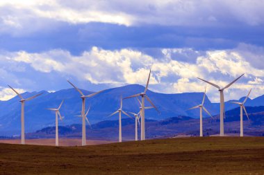 Rüzgar türbini rüzgarın kinetik enerjisini rüzgar çiftlikleri olarak bilinen tesislerde elektrik enerjisine dönüştüren bir cihazdır.. 