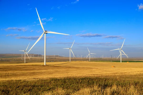 Вітрова Турбіна Пристрій Який Перетворює Кінетичну Енергію Вітру Електричну Енергію — стокове фото