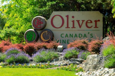 Oliver, British Columbia, Kanada - 29 Haziran 2022: Kanada 'nın başkenti Oliver, British Columbia' nın girişindeki 