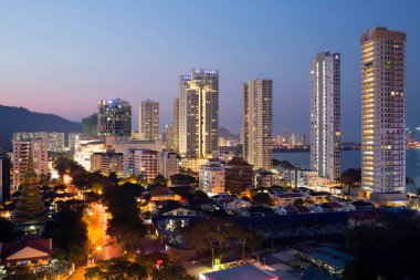 Gurney Drive Georgetown, Penang, Malezya 'da popüler bir sahil gezintisidir. Yol ayrıca Penang 'ın en popüler turizm merkezlerinden biridir. Yiyecek tezgahlarından satılan 