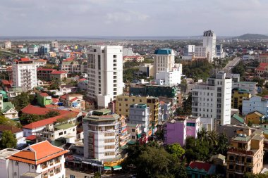 Hue, Vietnam - 14 Aralık 2012 Hue Thua Thien Hue vilayetinin alacakaranlıkta yüksek açılı manzarası.