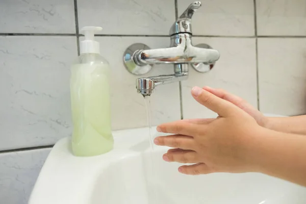 Lávese Las Manos Con Agua Jabón Baño Foto Alta Calidad — Foto de Stock