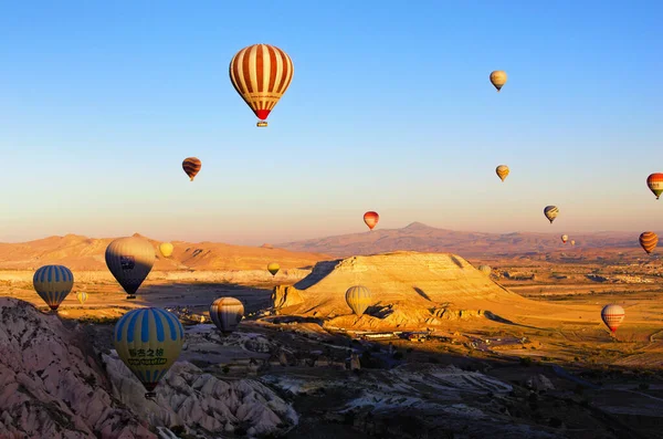 Goreme Turkiet Oktober 2021 Morgonvisning Luftballongernas Festival Kappadokien Många Varmluftsballonger — Stockfoto