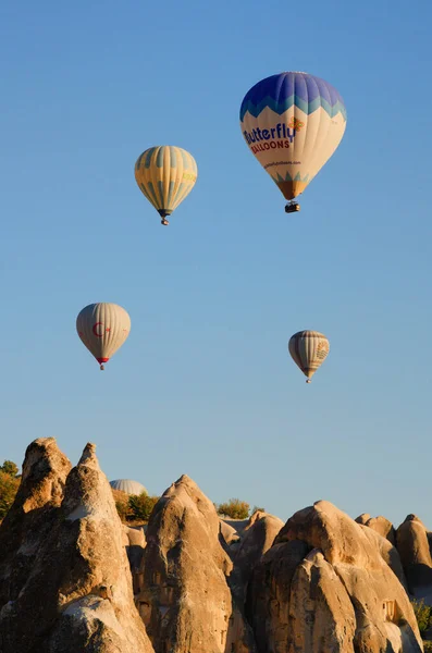 Goreme Turkiet Oktober 2021 Flygballongfestival Kappadokien Ballonger Flyger Över Fantastiska — Stockfoto
