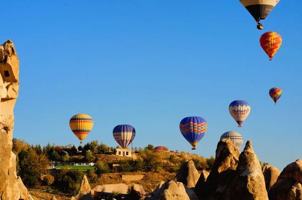 Goreme Turkiet Oktober 2021 Flygballongfestival Kappadokien Ballonger Flyger Över Fantastiska — Stockfoto