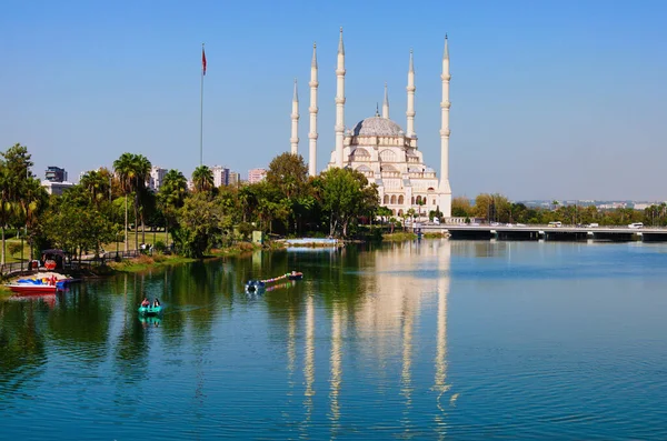 Adana Türkei Oktober 2021 Malerische Landschaftsaufnahme Der Sabanci Zentralmoschee Türkisch — Stockfoto