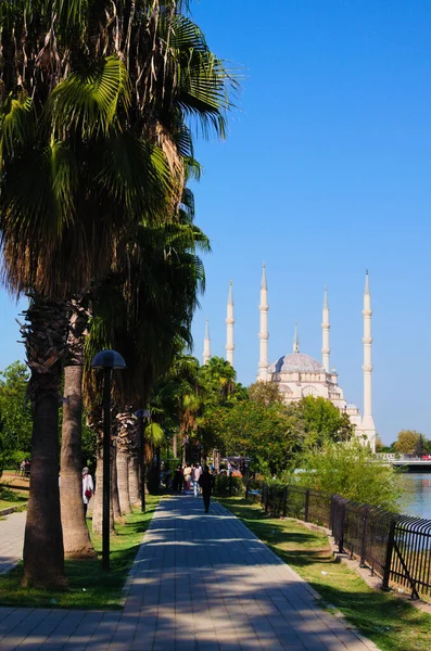 Adana Türkei Oktober 2021 Schöne Landschaftsaufnahme Der Sabanci Zentralmoschee Türkisch — Stockfoto