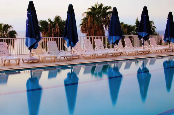 Morning Landscape View Empty Chaise Lounges Sun Umbrellas Swimming Pool — Stock fotografie