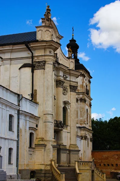 Berdychiv Ukrajna Május 2022 Kilátás Templom Ősi Kolostor Rend Karmeliták — Stock Fotó