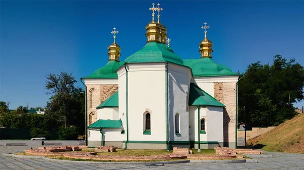 Panoramic Landscape View Ancient Church Saviour Berestovo Portion Wall Cleaned — Photo