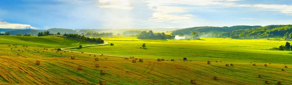 Літній Панорамний Природний Ландшафт Широка Панорама Сільської Місцевості Змійною Дорогою — стокове фото