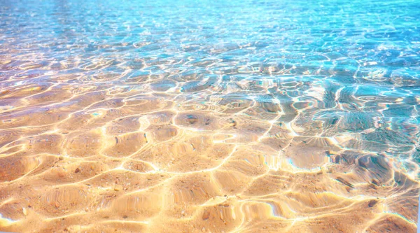 Achtergrond Van Het Transparante Zeewater Schittert Het Zonlicht Glanzend Zoet — Stockfoto
