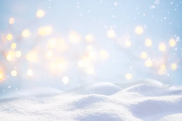 Krásné Pozadí Obrázek Malými Sněhové Závěje Close Rozmazané Vánoční Světla — Stock fotografie