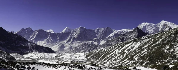 Panorama Gór Śniegu Himalajach Wędrujących Wzdłuż Everest Circuit Nepalu — Zdjęcie stockowe