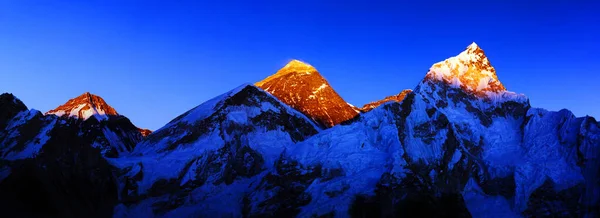 Panorama Gunung Dan Salju Himalaya Trekking Menunjukkan Gunung Everest Matahari — Stok Foto