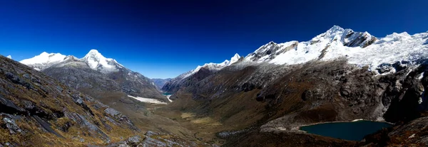 Panorama Der Verschneiten Berge Und Täler Der Cordillera Blanca Entlang — Stockfoto