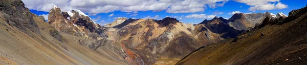 Panorama Verschneiter Berge Und Täler Der Abgelegenen Cordillera Huayhuash Circuit — Stockfoto