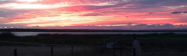 Panorama Molo Spektakularny Zachód Słońca Przez Rzekę Wiejskiej Farmie Clayton — Zdjęcie stockowe