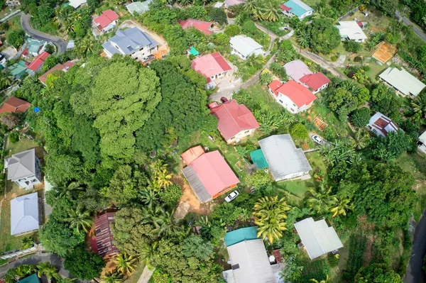 Vista Aérea Las Casas Isleñas Tropicales Entre Naturaleza Verde Urbana — Foto de Stock