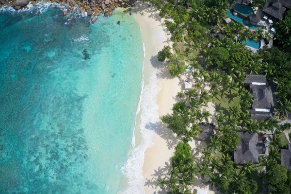 Drónterület Kilátással Partvonalra Házak Látványos Kék Öbölben Praslin Seychelles — Stock Fotó