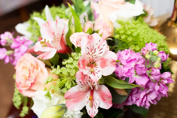 View Floral Bouquet Featuring Lily Incas Flowers — Foto Stock