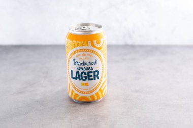 Los Angeles, Kaliforniya, ABD - 10-02-2021: Beachwood Lager Hayabusa birası manzarası.