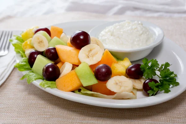 View Plate Fruit Salad Side Cottage Cheese Restaurant Kitchen Setting — Stock fotografie