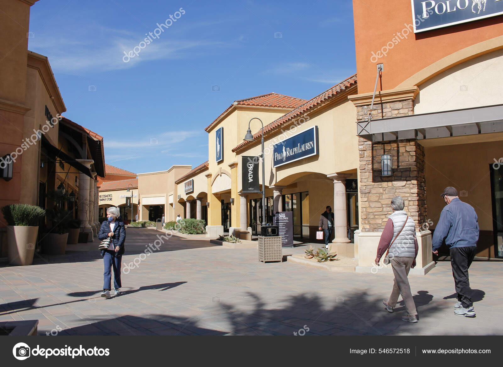 Cabazon California United States 2022 View People Walking One