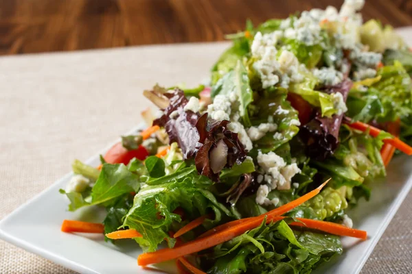 Uma Vista Close Uma Salada Verde Feta — Fotografia de Stock
