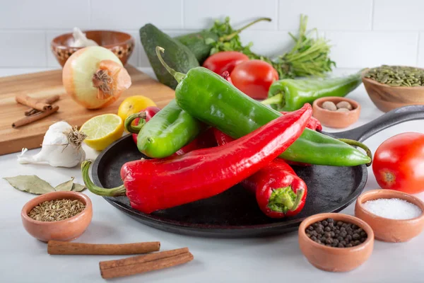 View Comal Full Red Green Anaheim Chiles Other Salsa Ingredients — Stock Photo, Image
