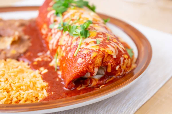 Una Vista Primer Plano Burrito Húmedo Restaurante Cocina —  Fotos de Stock
