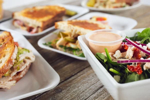 Blick Auf Mehrere Sandwich Vorspeisen Auf Einem Tisch Mit Einer — Stockfoto