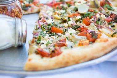 Akdeniz sebzeli pizza turtası manzarası.