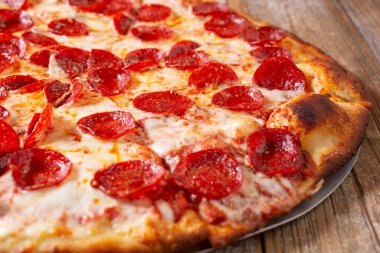 Genel biberli pizzanın yakın plan görüntüsü..