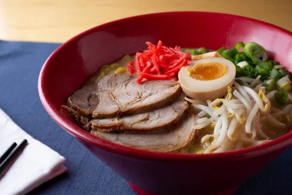 Een Close Van Een Kom Japanse Tonkatsu Witte Ramen Een — Stockfoto