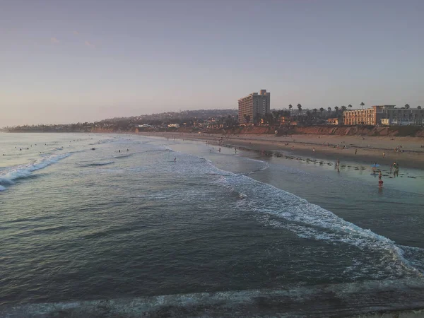 Widok Wybrzeża San Diego Kajfornia Podczas Zachodu Słońca Ludzie Chodzą — Zdjęcie stockowe
