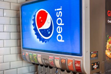 Redondo Beach, California, ABD - 01-17-2020: Bir restorandaki Pepsi marka soda çeşmesinin manzarası.