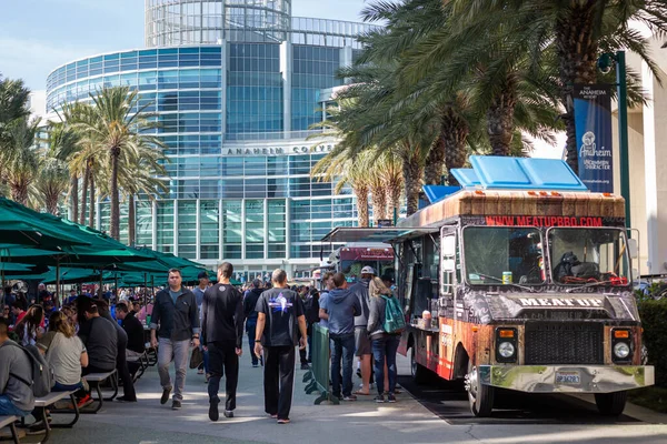 Anaheim California United States 2020 People Enjoy Food Trucks Available — Stock Photo, Image