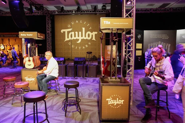 Anaheim California United States 2020 Musicians Interact Guitars Display Taylor — Stock Photo, Image