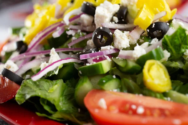 Uma Vista Macro Close Uma Salada Estilo Grego Restaurante Ambiente — Fotografia de Stock