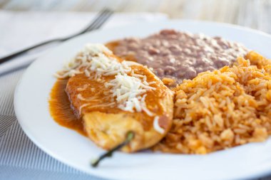 Chile relleno tabağı manzarası.