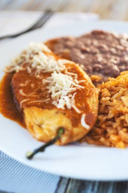 Chile relleno tabağı manzarası.
