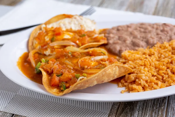 Una Vista Plato Huevos Rancheros Sobre Tostadas —  Fotos de Stock